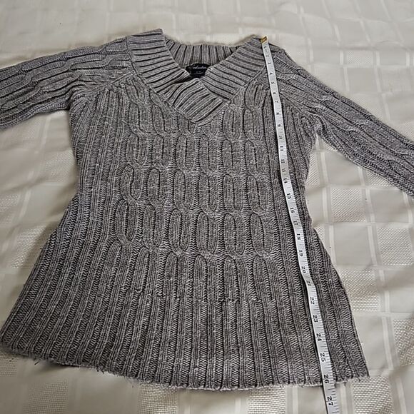 Seductions Knitted Long Sleeves Sweater Medium Gray - Picture 9 of 16
